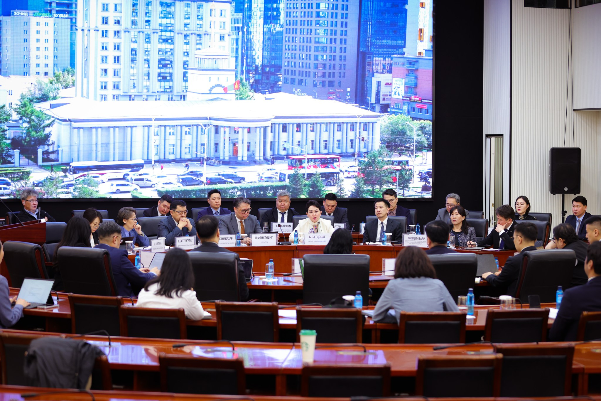 Гадаад харилцааны сайд Б.Батцэцэг Байгаль орчин, уур амьсгалын өөрчлөлтийн сайд Ц.Сандаг-Очирыг хүлээн авч уулзав